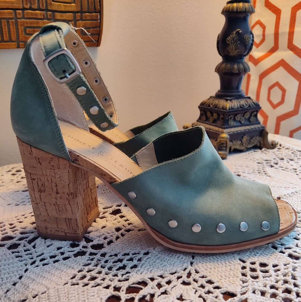Chinese Laundry Savana "basil" green heeled sandals